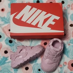 Baby pink nike shoes